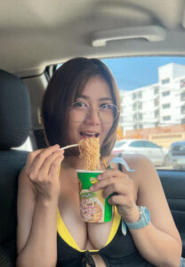 น้องไตเติ้ล-สาวแว่น