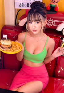 เบียร์ the voice eat hamberger