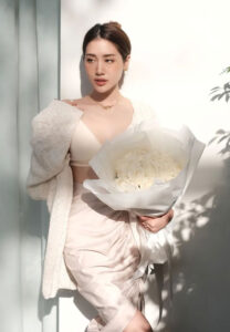 Tangprabhaporn ROSE WHITE